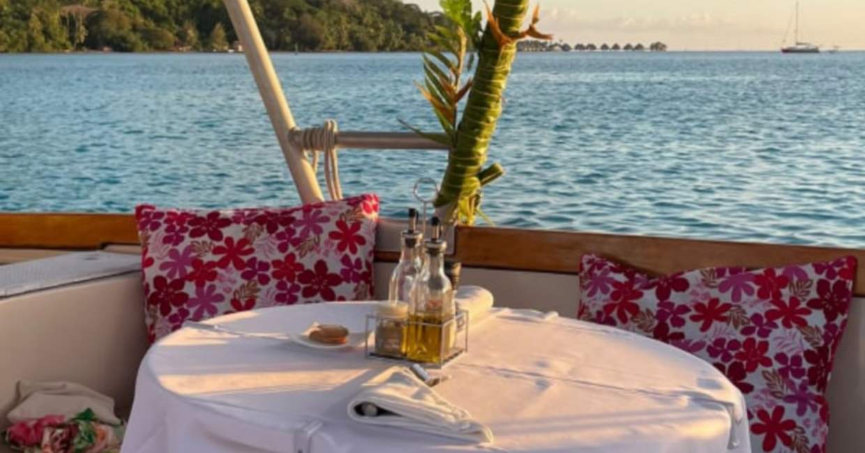 diner-bora-bora-prive-coucher-soleil-croisiere