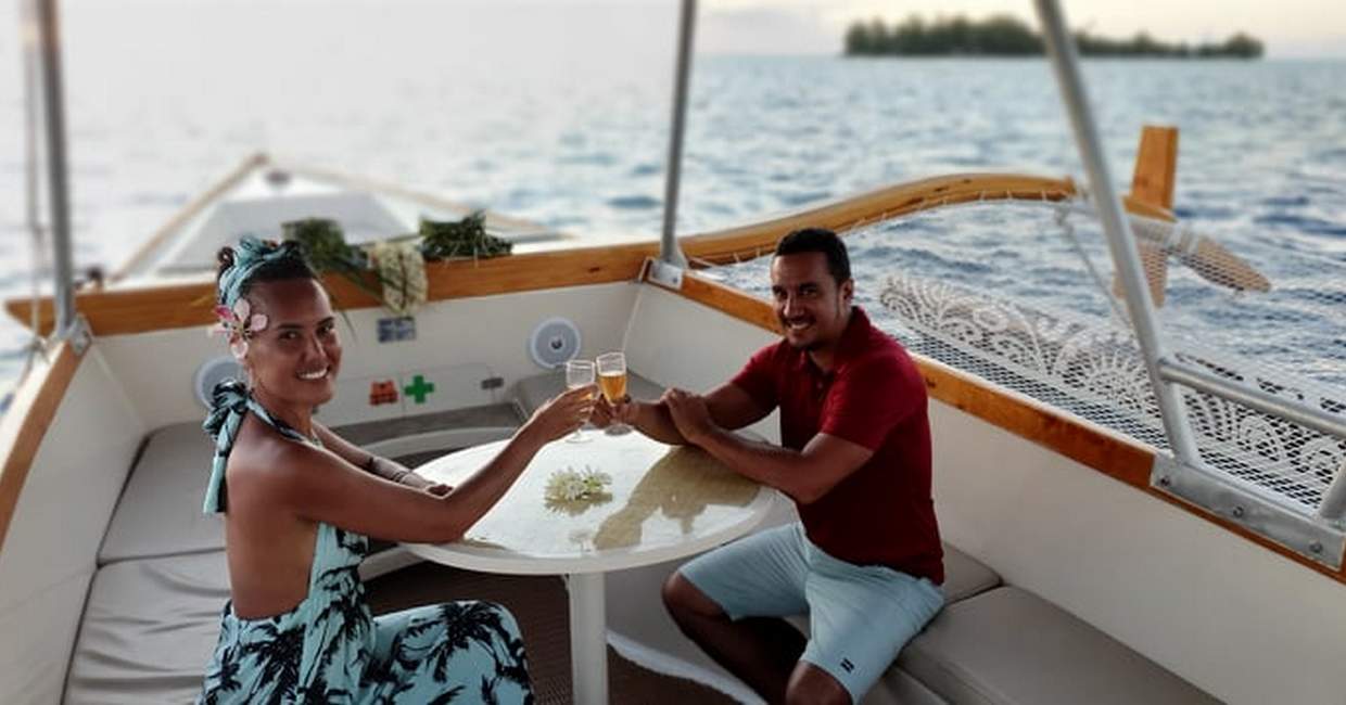 on-bord-dinner-private-sunset-cruise-bora-bora